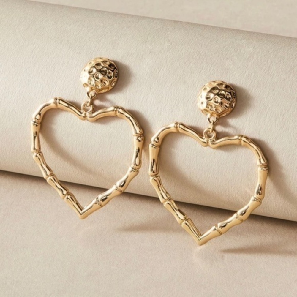 3/$30 💛 Hollowed Heart Drop Earrings